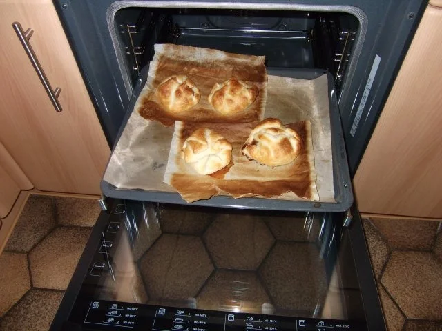 Rezept: Rotwein-Cassisbirne im Blätterteig Dieter´s Art Bild Nr. 12 Rotwein-Cassisbirne im Blätterteig Dieter´s Art - Rezept - Bild Nr. 12