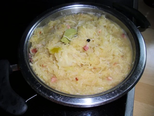 Bayrisches Sauerkraut mit Bratwürsten - Rezept - Bild Nr. 2