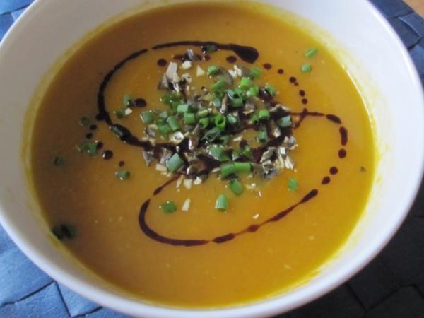 Bunte Tomaten Chili Suppe - einfach - von sonja54