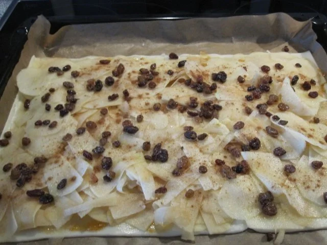 Rezept: Apfelkuchen "Ruck-Zuck" Bild Nr. 5 Apfelkuchen "Ruck-Zuck" - Rezept - Bild Nr. 5