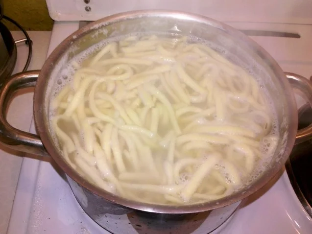 Rezept: Geflügel: Provencalisches Hähnchenbrustfilet mit Käse-Sahne-Soße und Spätzle Bild Nr. 8 Geflügel: Provencalisches Hähnchenbrustfilet mit Käse-Sahne-Soße und Spätzle - Rezept - Bild Nr. 8