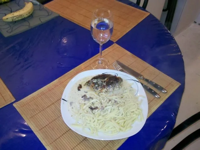 Rezept: Geflügel: Provencalisches Hähnchenbrustfilet mit Käse-Sahne-Soße und Spätzle Bild Nr. 11 Geflügel: Provencalisches Hähnchenbrustfilet mit Käse-Sahne-Soße und Spätzle - Rezept - Bild Nr. 11