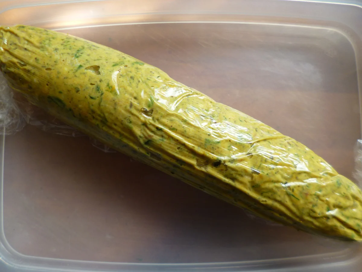 Rezept: Sommerfrische Gartenlauben- Kräuterbutter Bild Nr. 3 Sommerfrische Gartenlauben- Kräuterbutter - Rezept - Bild Nr. 3