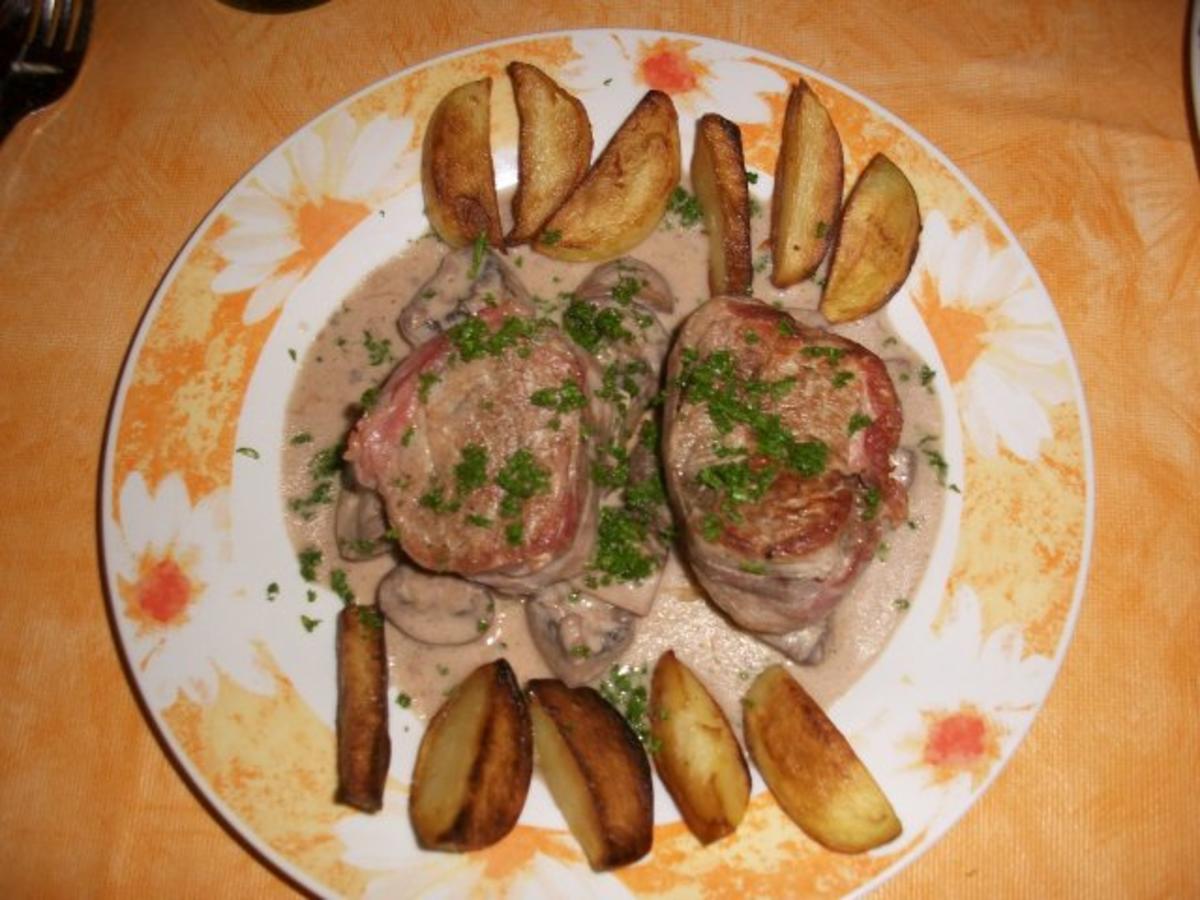 Schweinemedaillons mit Champingonsauce und Kartoffeln - Rezept - kochbar.de