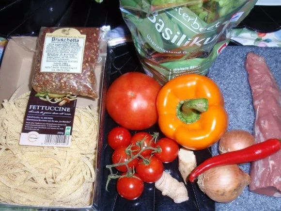 Rezept: Filet auf Tomaten-Paprikasugo und Nudeltürmchen Bild Nr. 2 Filet auf Tomaten-Paprikasugo und Nudeltürmchen - Rezept - Bild Nr. 2