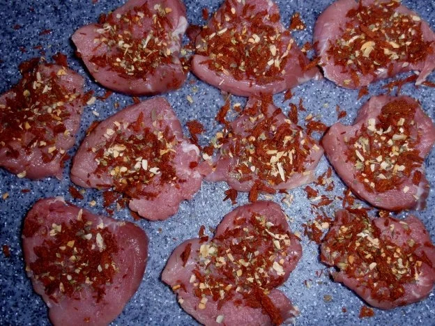 Rezept: Filet auf Tomaten-Paprikasugo und Nudeltürmchen Bild Nr. 3 Filet auf Tomaten-Paprikasugo und Nudeltürmchen - Rezept - Bild Nr. 3