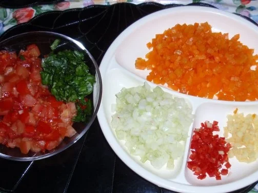 Rezept: Filet auf Tomaten-Paprikasugo und Nudeltürmchen Bild Nr. 4 Filet auf Tomaten-Paprikasugo und Nudeltürmchen - Rezept - Bild Nr. 4