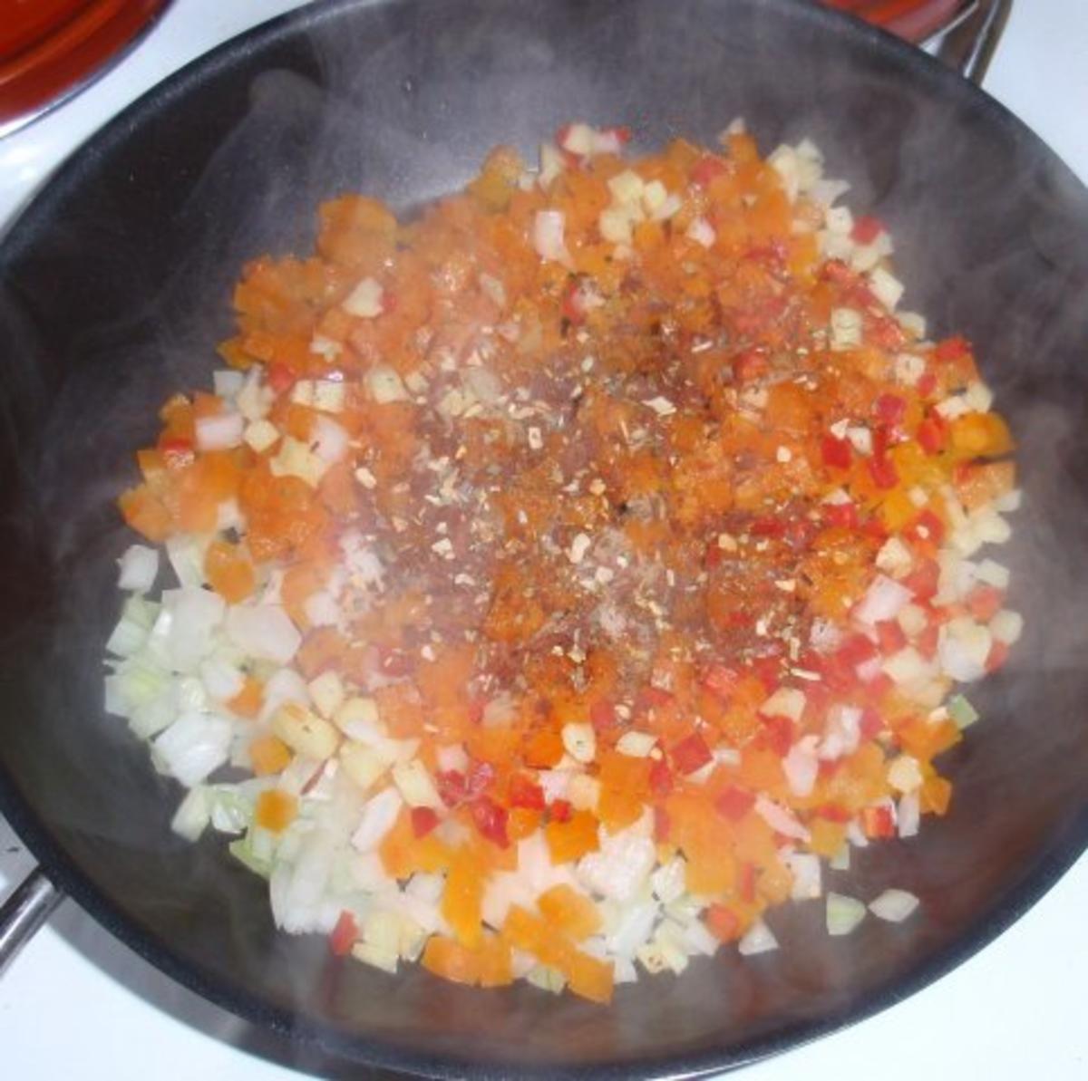 Filet auf Tomaten-Paprikasugo und Nudeltürmchen - Rezept - Bild Nr. 6