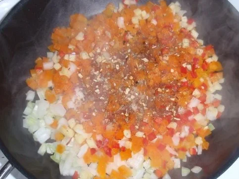 Rezept: Filet auf Tomaten-Paprikasugo und Nudeltürmchen Bild Nr. 6 Filet auf Tomaten-Paprikasugo und Nudeltürmchen - Rezept - Bild Nr. 6