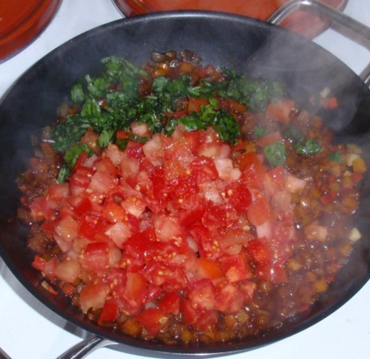 Filet auf Tomaten-Paprikasugo und Nudeltürmchen - Rezept - Bild Nr. 8