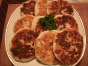 Pfannenbrote mit bunter Hackfüllung - Rezept