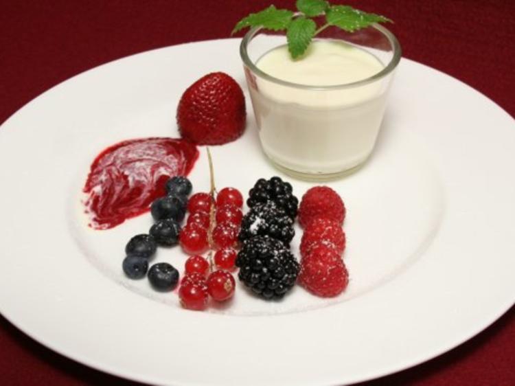 Variationen von frischen Beeren an Zitronencrème - schnell &amp; einfach ...