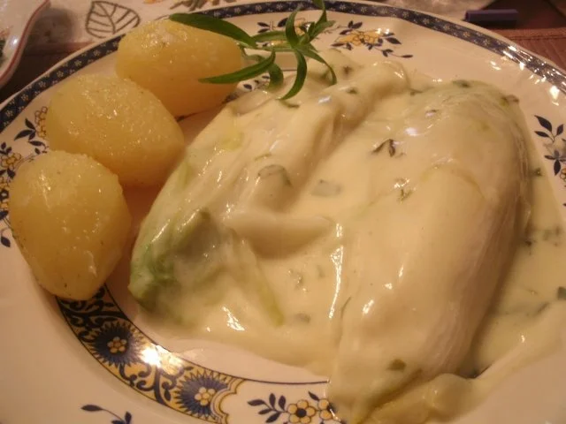 Chicoree in Estragon-Weißweinsoße - Rezept