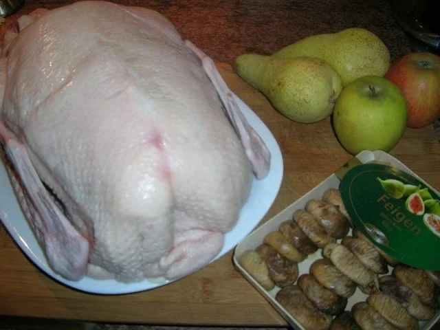 Gänsebraten an Portweinsauce mit Quitten-Rotkohl und Knödel - Rezept - Bild Nr. 6