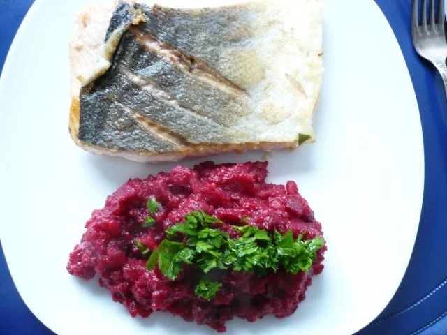 Rezept: Lachsfilet mit Rote Bete Püree Lachsfilet mit Rote Bete Püree - Rezept