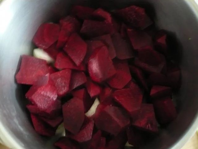 Rezept: Lachsfilet mit Rote Bete Püree Bild Nr. 3 Lachsfilet mit Rote Bete Püree - Rezept - Bild Nr. 3