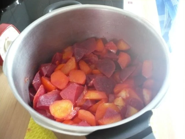 Rezept: Lachsfilet mit Rote Bete Püree Bild Nr. 6 Lachsfilet mit Rote Bete Püree - Rezept - Bild Nr. 6