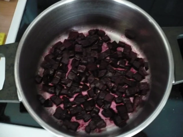 Rezept: Lachsfilet mit Rote Bete Püree Bild Nr. 7 Lachsfilet mit Rote Bete Püree - Rezept - Bild Nr. 7