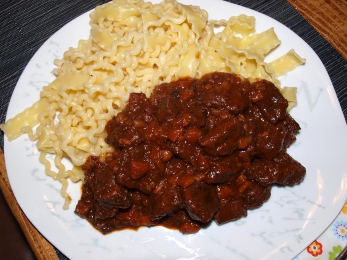 Bilder für Rindfleisch in Rotwein geschmort (Daube de Boeuf a la niçoise) - Rezept