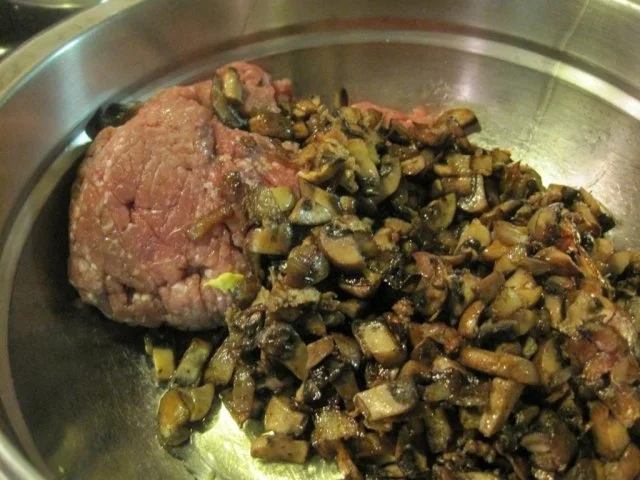 Rezept: Kasseler in Blätterteig mit Pilz-Hack-Zwiebeln Bild Nr. 5 Kasseler in Blätterteig mit Pilz-Hack-Zwiebeln - Rezept - Bild Nr. 5