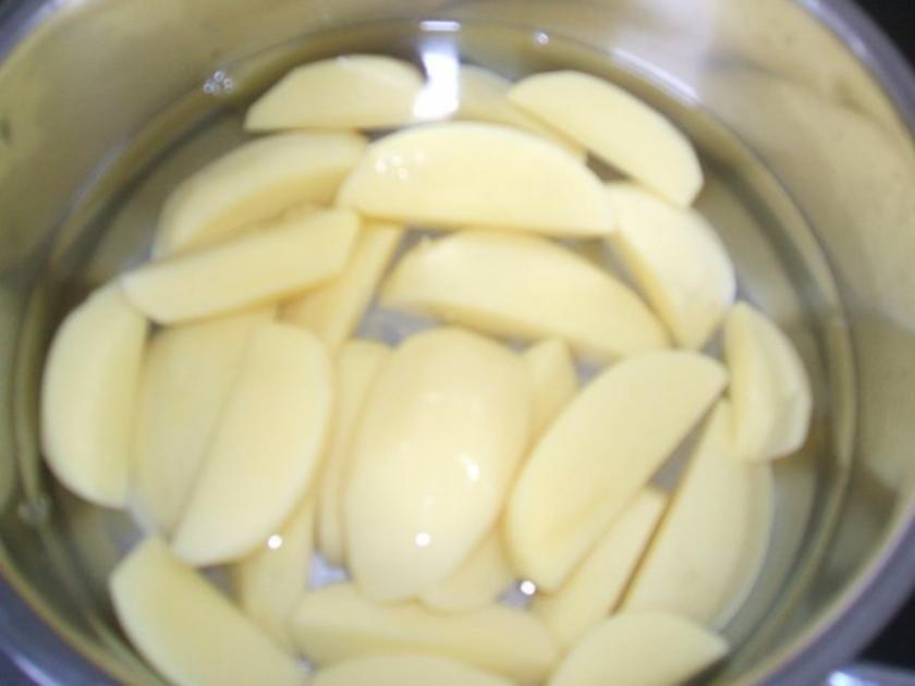 Kabeljau in Butter gebraten mit Kartoffelspalten Orangen Sahnesoße ...