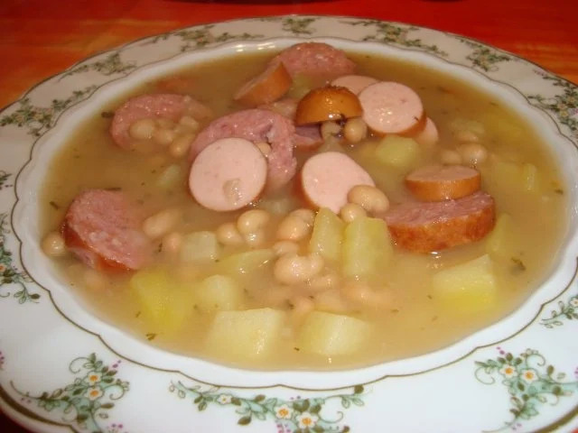 weisse Bohnensuppe mit zweierlei Würstchen - Rezept