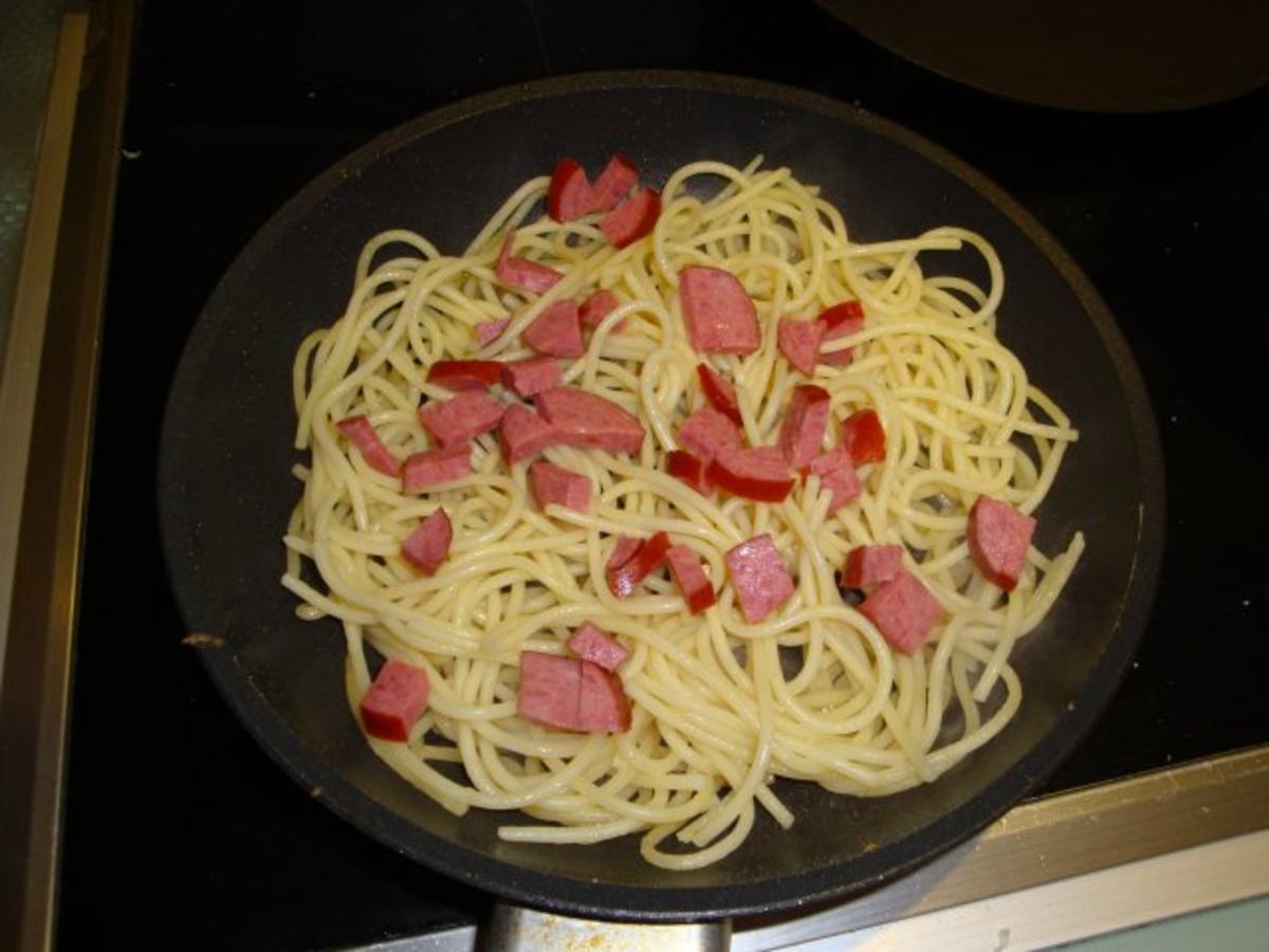 Spaghettiküchlein mit Cabanossie - Rezept - Bild Nr. 3