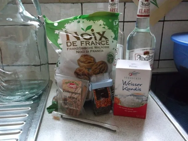 Rezept: Walnußlikör Bild Nr. 2 Walnußlikör - Rezept - Bild Nr. 2