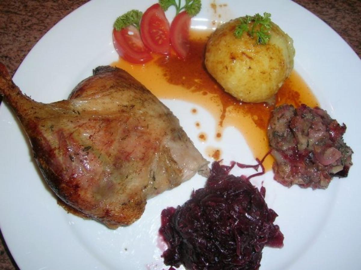 Bilder für Entenbraten mit Äpfel u Pflaumen, Preiselbeerrotkohl mit Klössen +leckerem Sößchen - Rezept