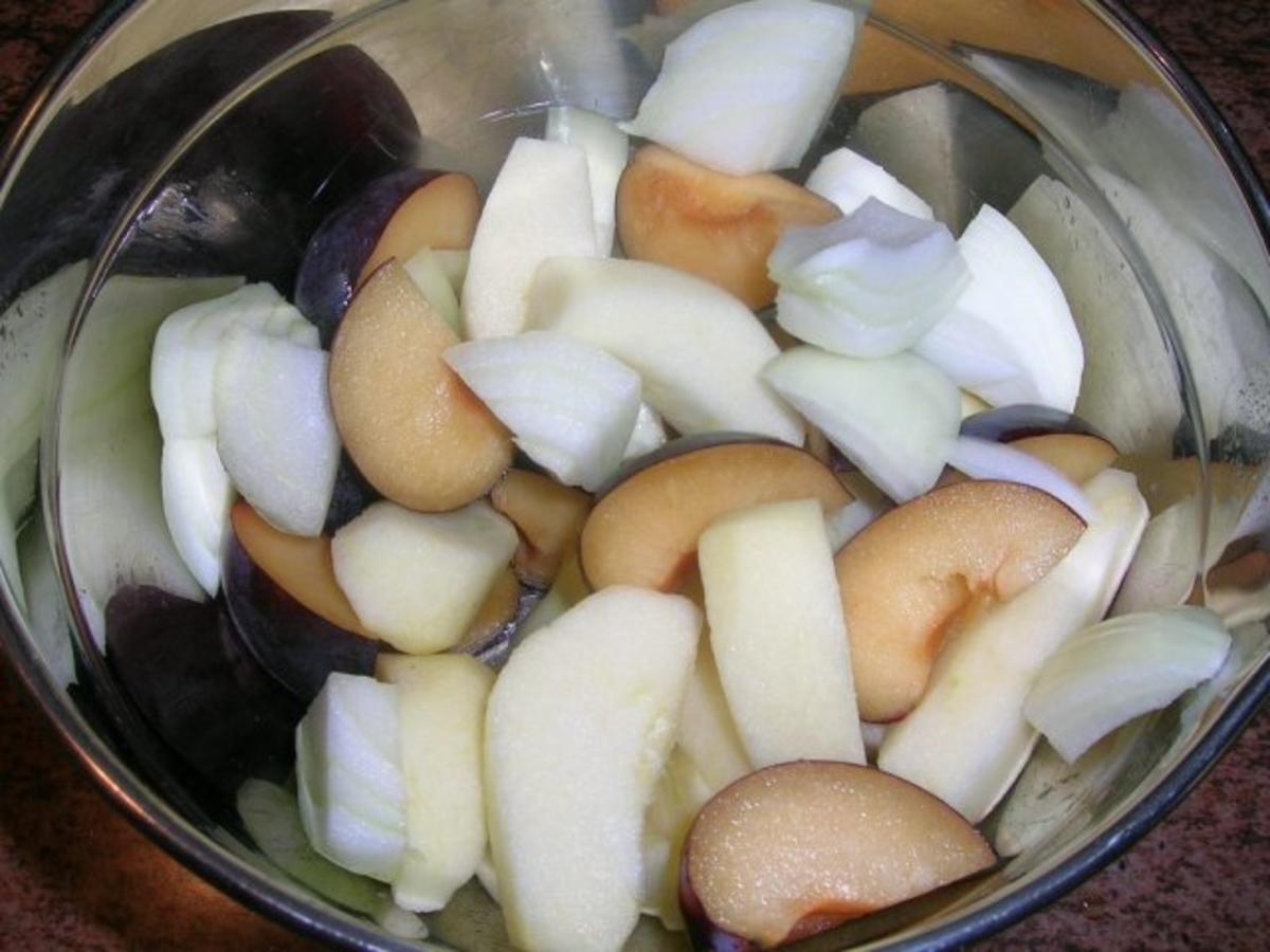 Entenbraten mit Äpfel u Pflaumen,  Preiselbeerrotkohl mit Klössen +leckerem Sößchen - Rezept - Bild Nr. 11