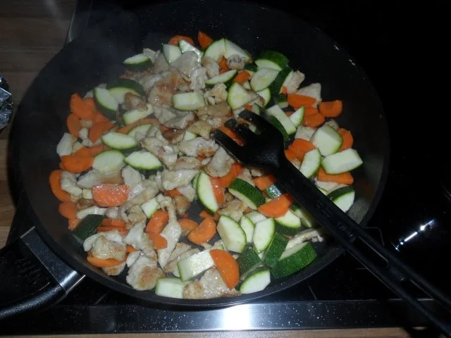 Rezept: Hähnchengeschnetzeltes mit Gemüse Bild Nr. 2 Hähnchengeschnetzeltes mit Gemüse - Rezept - Bild Nr. 2