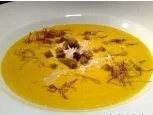 Kürbissuppe mit Zupffleisch und Croutons - Rezept