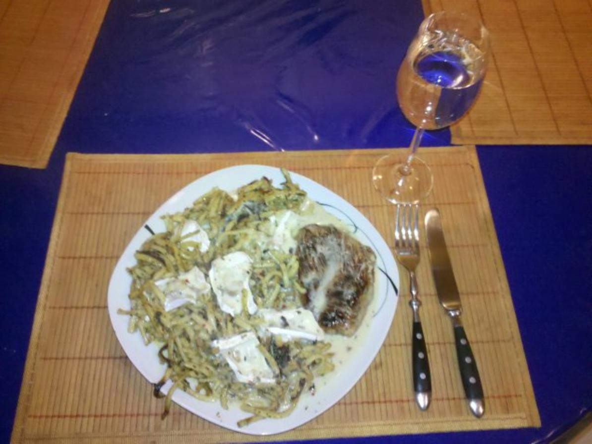 Geflügel: Mariniertes Putenschnitzel mit Bratspätzle und Käse Sahne ...