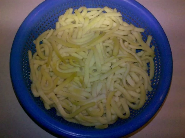 Geflügel: Mariniertes Putenschnitzel mit Bratspätzle und Käse-Sahne-Soße - Rezept - Bild Nr. 3