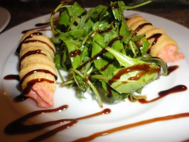 Blätterteig Lachs Creme Röllchen an Rucola - Rezept - Bild Nr. 2