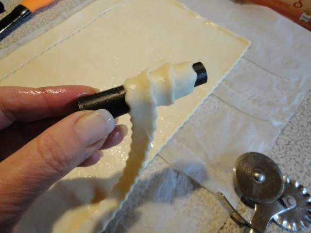 Blätterteig Lachs Creme Röllchen an Rucola - Rezept - Bild Nr. 4