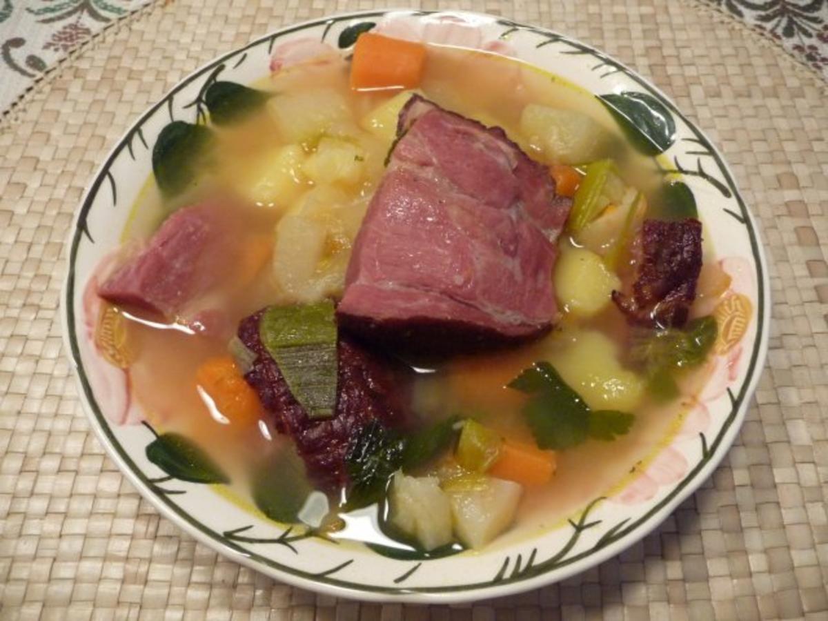 Suppen & Eintöpfe : Gemüsesuppe mit geräuchertem Schweinehals -kamm- - Rezept