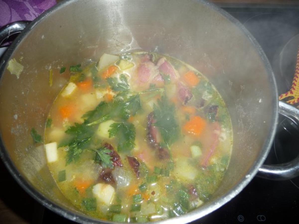 Suppen & Eintöpfe : Gemüsesuppe mit geräuchertem Schweinehals -kamm- - Rezept - Bild Nr. 10