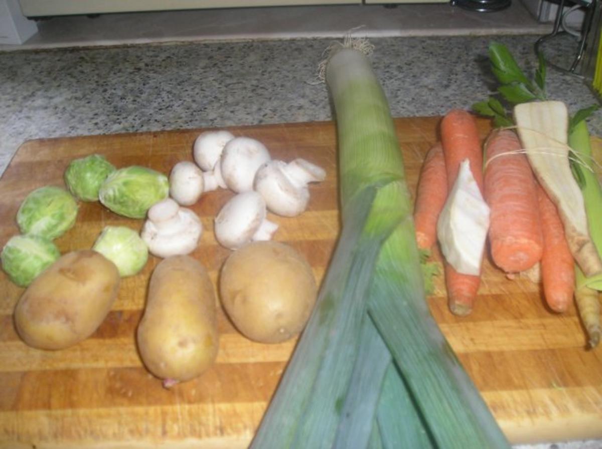 Gemüsesuppe mit Champignons und getrockneten Steinpilzen - Rezept - Bild Nr. 2