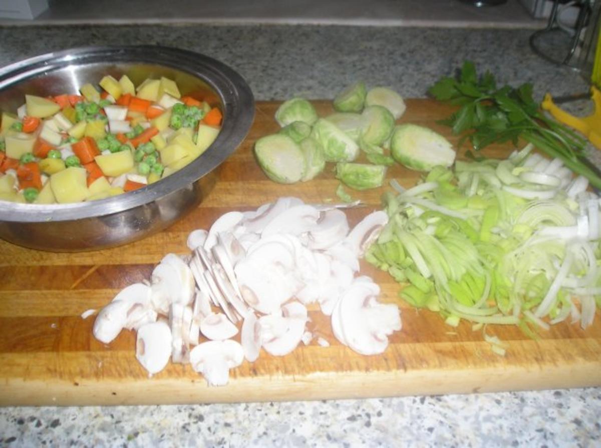 Gemüsesuppe mit Champignons und getrockneten Steinpilzen - Rezept - Bild Nr. 3