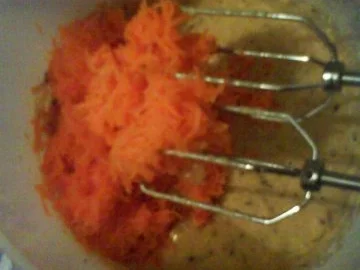 Rezept: Carrot Monster Cupcakes with Orange Frosting Bild Nr. 5 Carrot Monster Cupcakes with Orange Frosting - Rezept - Bild Nr. 5