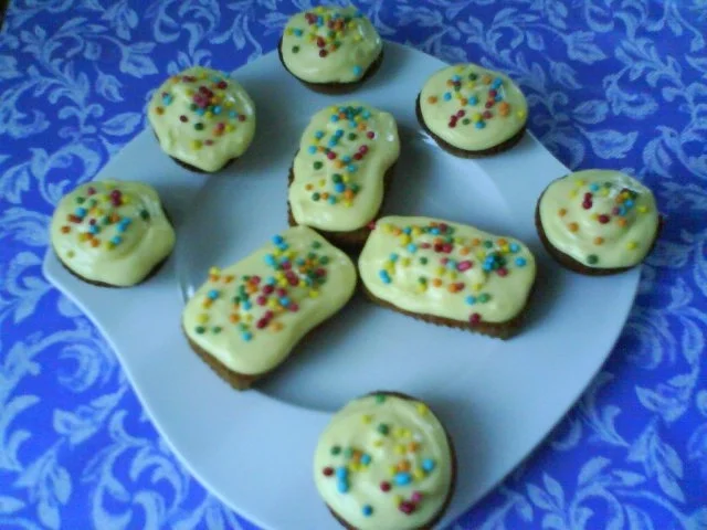 Rezept: Carrot Monster Cupcakes with Orange Frosting Bild Nr. 17 Carrot Monster Cupcakes with Orange Frosting - Rezept - Bild Nr. 17