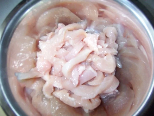 Frische Tagliatelle mit pikanter Gemüse- Hähnchenbrustsauce - Rezept - Bild Nr. 2