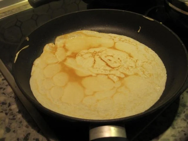 Rezept: Eierpfannkuchen mit Schinken mit Pfifferlingen in Rotwein-Sahne-Soße dazu Feldsalat Bild Nr. 8 Eierpfannkuchen mit Schinken mit Pfifferlingen in Rotwein-Sahne-Soße dazu Feldsalat - Rezept - Bild Nr. 8