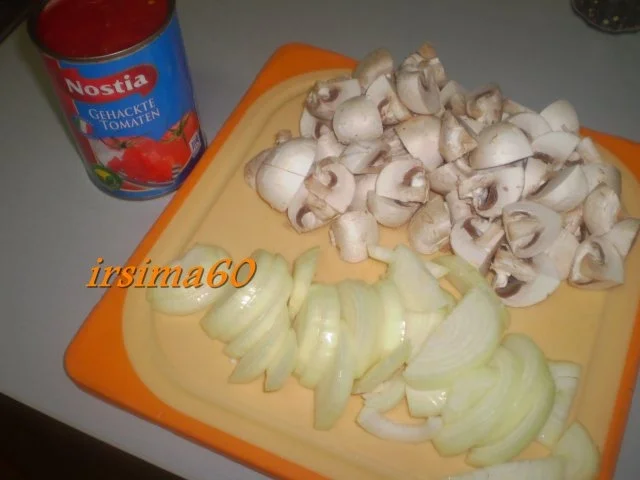 Hackbällchen in  pikanter Tomaten - Champignonsoße - Rezept - Bild Nr. 5