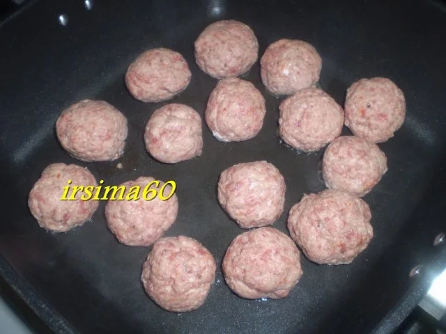 Hackbällchen in  pikanter Tomaten - Champignonsoße - Rezept - Bild Nr. 6