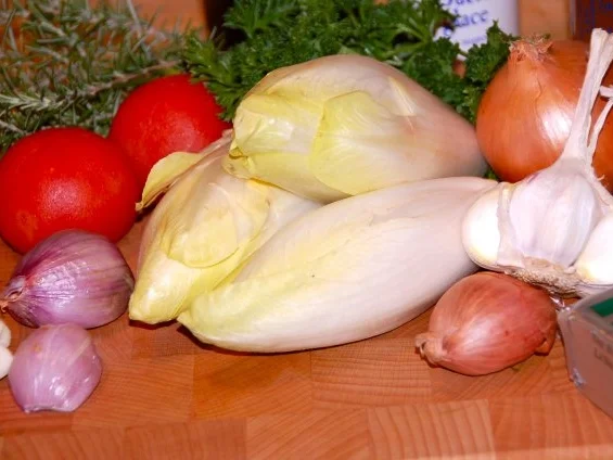 GESCHMORTE BRÜSSELER SPITZEN MIT TOMATEN   (CHICOREE / ENDIVES BELGES) - Rezept - Bild Nr. 2