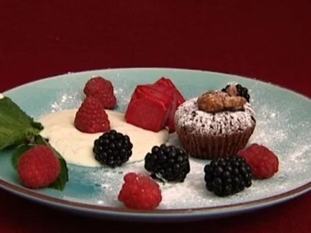 Schokoschock mit Wildhimbeersorbet und Mascarponeklecks (Annica Hansen) - Rezept