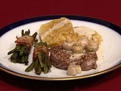Rinderfilet mit Serviettenklößen und Bohnen im Speckmantel (Norman Langen) - Rezept