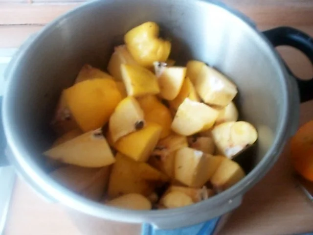 Rezept: Quitten-Orangengelee Bild Nr. 2 Quitten-Orangengelee - Rezept - Bild Nr. 2